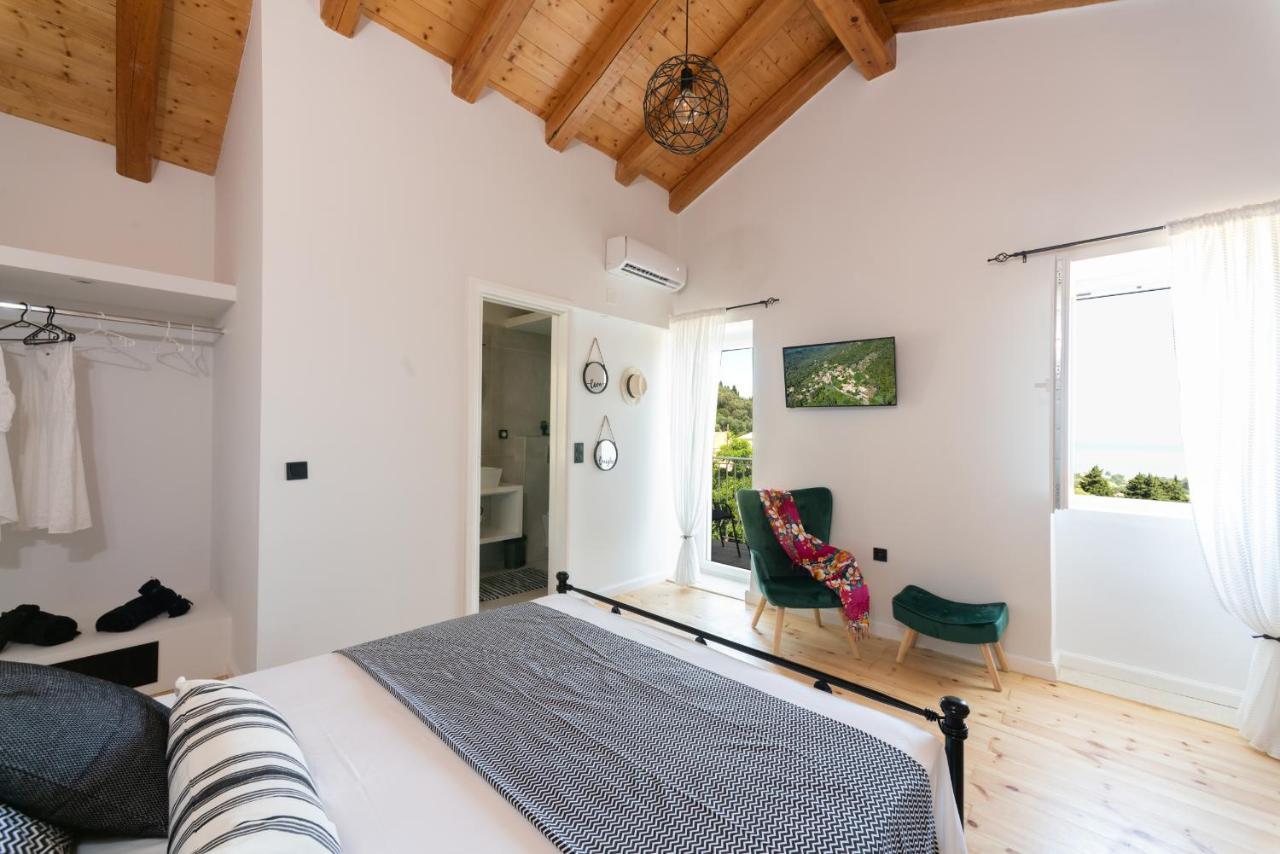Ioulia's Holiday home *